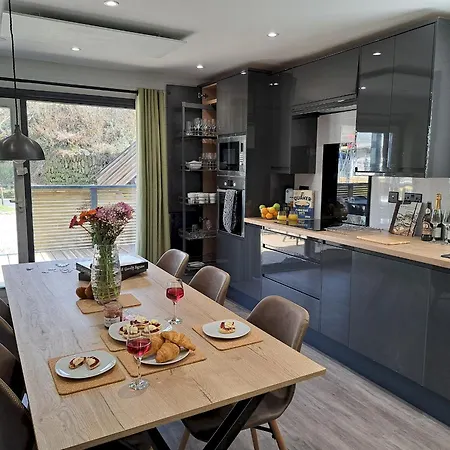 Cardinham 3 Bedroom - Max 6 Occ - Vp7